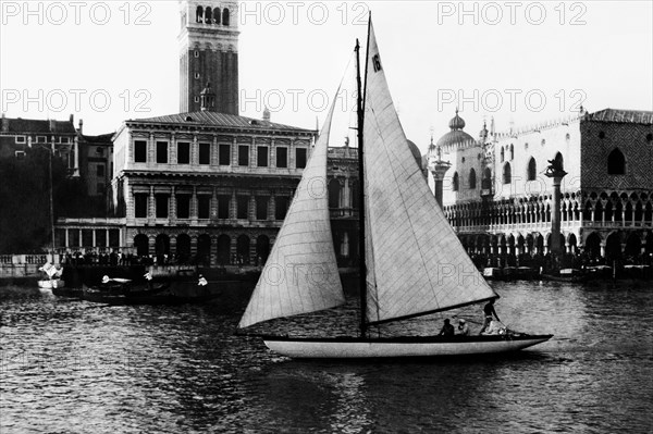 italie, venise, les portiques de l'hôtel des monnaies, 1910 1920