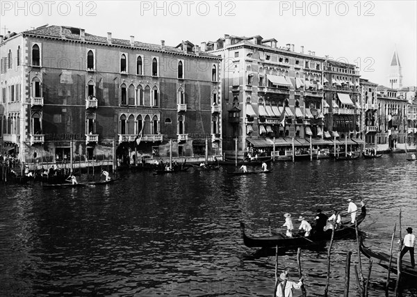 italie, venise, la régate royale passe devant le grand hôtel, 1910 1920