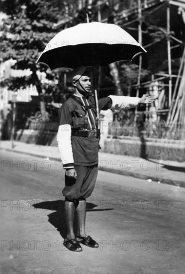 asie, inde, bombay, agent de la circulation, 1952