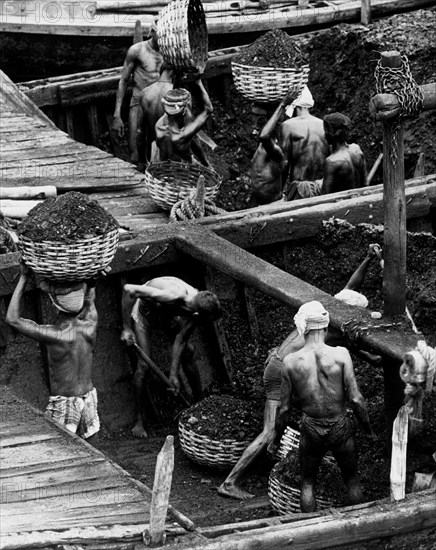 Inde, transport de charbon depuis la mine, 1961