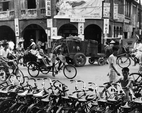 taipei, una via trafficata, 1955