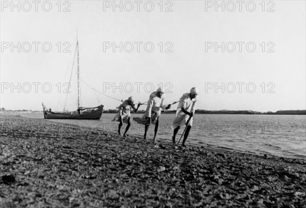 moyen-orient, irak, le long du fleuve euphrate, 1950 1960