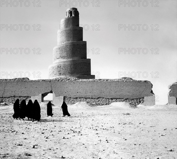 moyen-orient, samarrah, le minaret hélicoïdal al-malouijeh dans l'ancienne mosquée, 1959