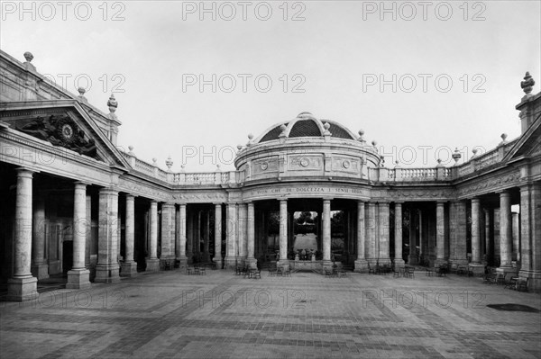 italie, toscane, montecatini terme, kiosque de l'orchestre de l'usine tettuccio, 1920 1930