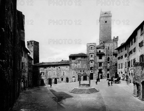 italie, toscane, sienne, san giminiano, vue de la place, 1900 1910