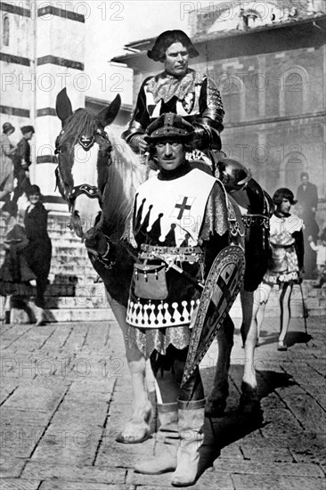 europe, italie, toscane, sienne, le jockey de la contrada del leocorno au palio, 1910 1920