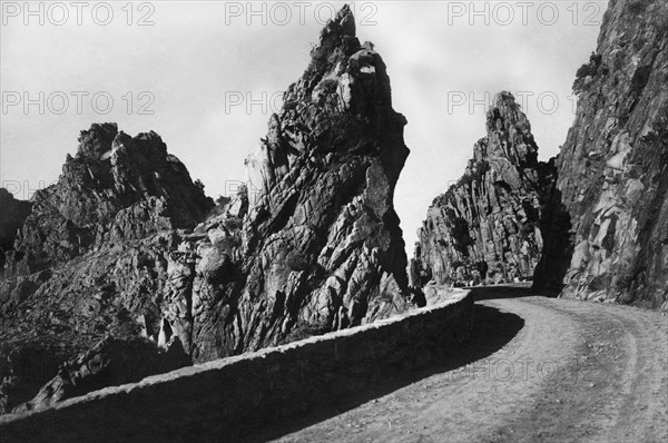 europe, france, corse, plaine, route entre les calanques, 1910 1920