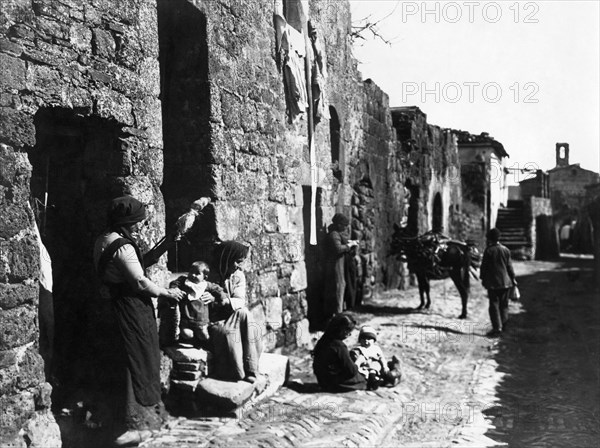 europa, italie, toscane, reggello, équarrissage de bûches, 1910 1920