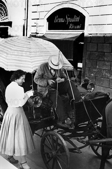 italie, toscane, florence, passage sur le chariot, 1955