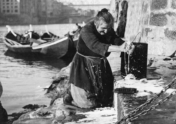 italie, toscane, florence, lavandière au verger de pêchers de santa rosa, 1910 1920