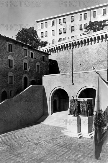 europe, république de saint-marin, vue de la cour du palais du gouvernement, 1949