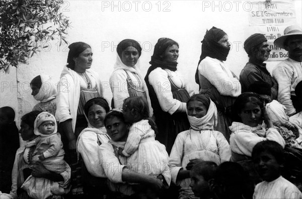 europe, grèce, rhodes, intérieur d'un bain turc, 1920 1930