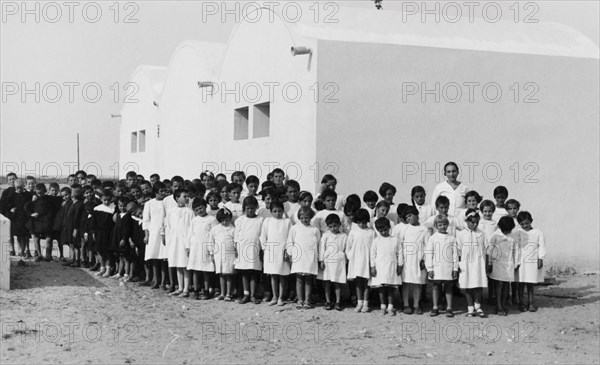 europe, grèce, rhodes, le gouverneur pendant la cérémonie de remise des prix au gagnant du concours, 1935