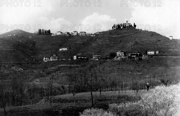 europe, italie, lombardie, madesimo, skieurs sur la neige, 1930 1940