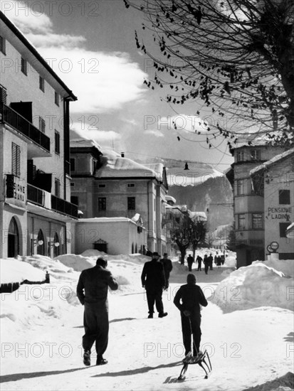 italie, trentino alto adige, ortisei, vue d'hiver, 1953