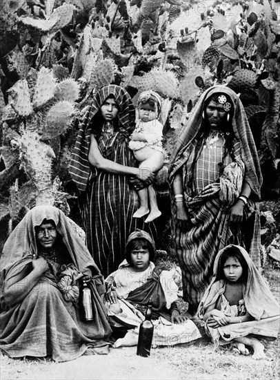 afrique, libye, portrait de femmes avec enfants, 1910