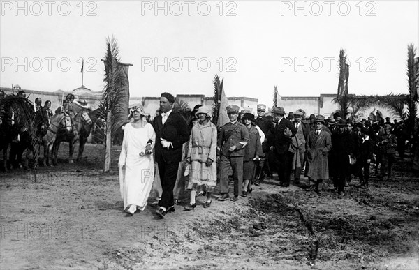 afrique, libye, tripoli, procession de mariage dans les jardins de guarscia, 1929