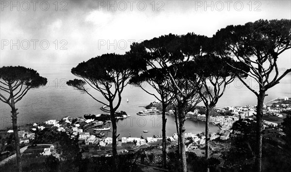 campanie, île d'ischia, vue du port, 1920 1930