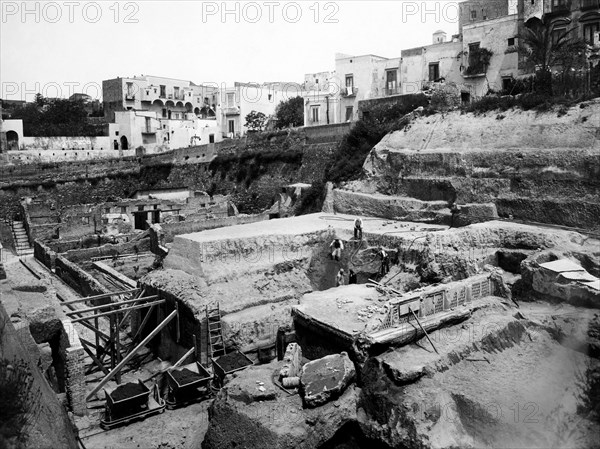 campanie, ercolano, fouille du decumanus inférieur, 1920