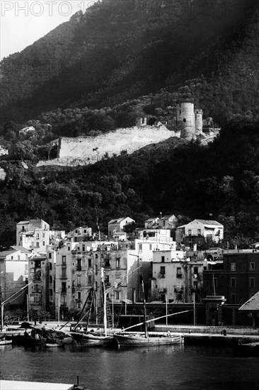 campanie, castellamare di stabia, vue du château angevin, 1930