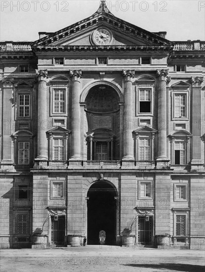 italie, campanie, caserta, palais royal de caserta, entrée, 1910