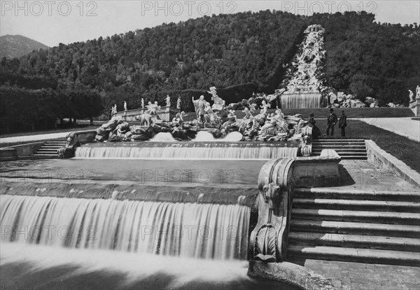 italie, campanie, caserta, palais royal de caserta, vue des chutes d'eau, 1910