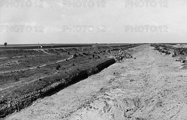 italie, basilicate, l'aqueduc pugliese, le canal regina, 1920 1930