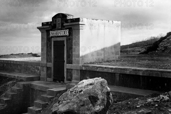 italie, basilicate, un réservoir de l'aqueduc pugliese, 1920 1930