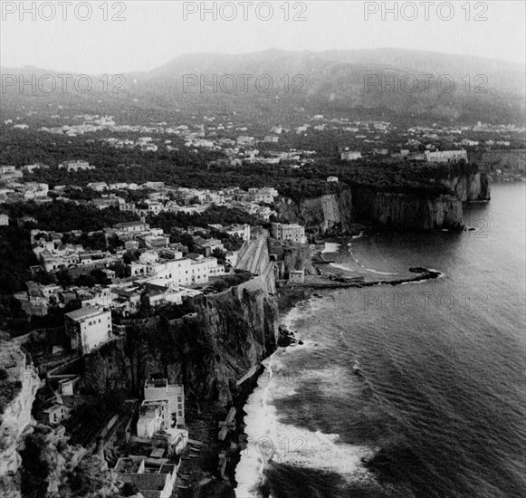 italie, campanie, péninsule de sorrento, vue de meta, 1930 1940