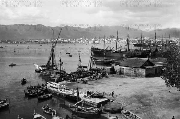 italia, sicilia, palermo, veduta del porto e della città sullo sfondo, 1920