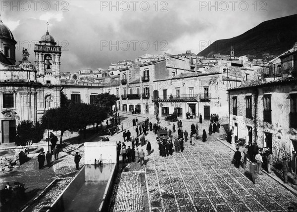 europa, italy, sicily, bisacquino, people in the square, 1935