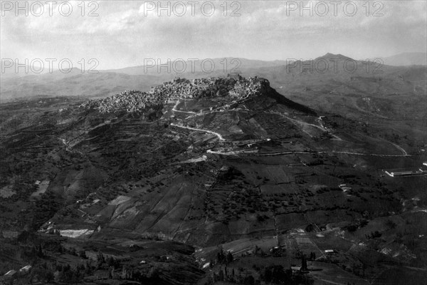 europe, italie, sicile, enna, calascibetta, vue de la ville, 1910 1920