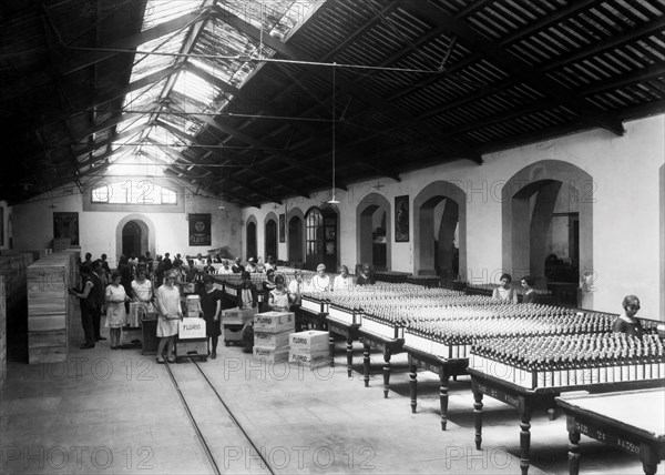 italie, sicile, marsala, entreprise florio, emballage de bouteilles, 1910 1920