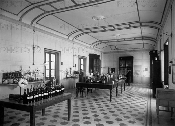 italie, sicile, marsala, société florio, laboratoire chimique, 1910 1920