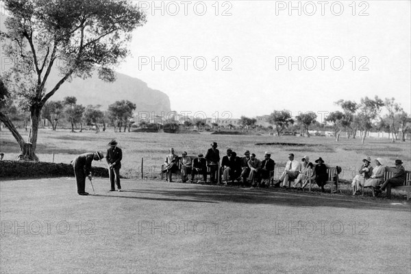 europe, italie, sicile, palerme, compétition de patinage au mondello golf club, 1930