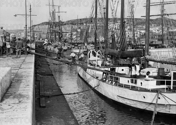 italie, sicile, porto empedocle, déchargement du travail des mineurs, 1920 1930