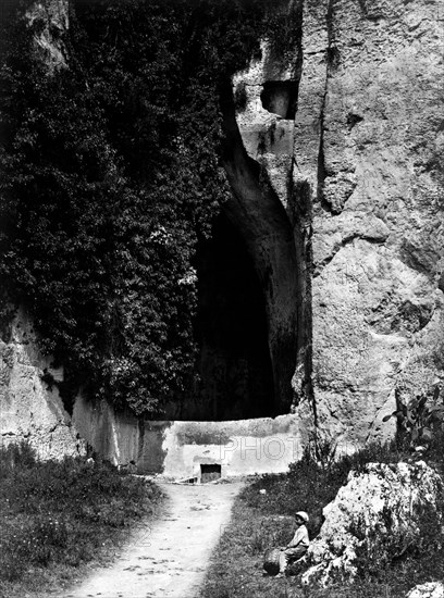 italie, sicile, syracuse, latomia des capucins, l'oreille de dionysius, 1910 1920