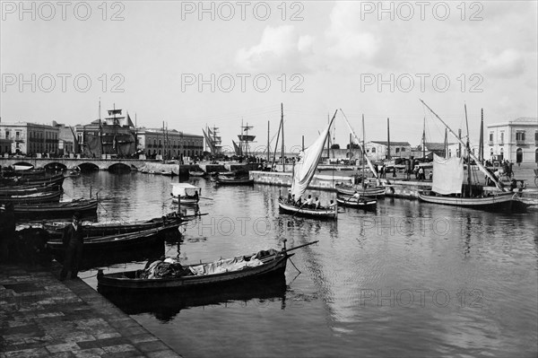 italie, sicile, siracura, le petit port, 1900 1910