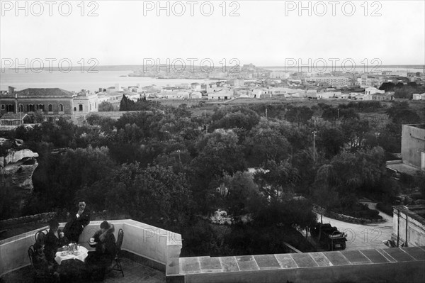 italie, sicile, syracuse, panorama depuis la terrasse de l'hôtel politi, 1920 1930