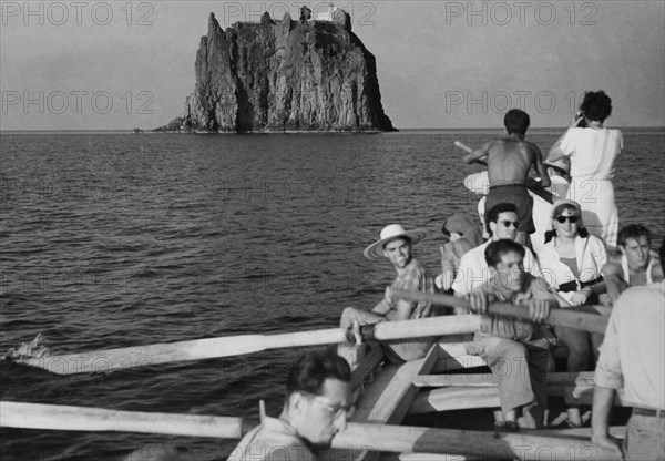 italie, sicile, îles éoliennes, île de stromboli, excursion à strombolicchio, 1910 1920