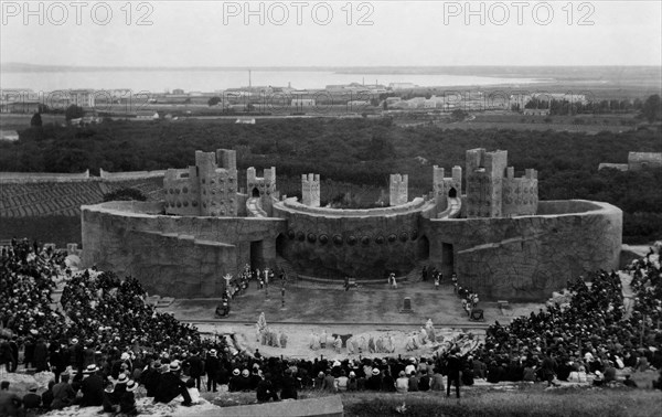 italie, sicile, syracuse, représentation de l'antigone de sophocle, 1924