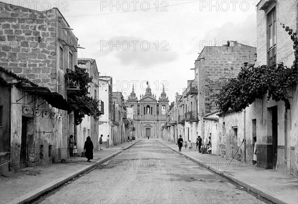 italie, sicile, la rue principale de santa flavia, 1934