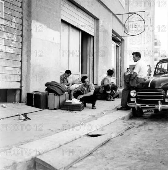 italie, basilicata, potenza, départ des émigrants, années 1950
