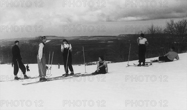 europe, italie, calabre, santo stefano in aspromonte, skieurs sur les pistes de gambarie, 1939