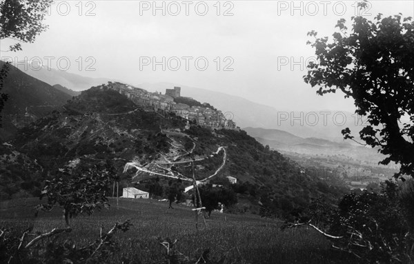 europe, italie, calabre, malvito, panorama du village, 1920 1930