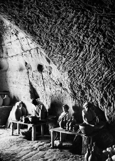 europe, italie, calabre, gerace, artisans de la terre cuite, années 1940