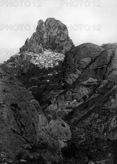 europe, italie, calabre, melito porto salvo, vue du hameau de pentedattilo, 1920 1930