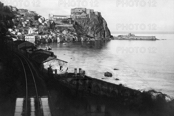 europa, italia, calabria, reggio calabria, scilla lato est, veduta del quartiere di chianalea, 1930 1940