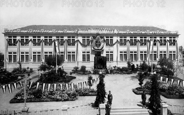 europa, italie, calabre, cinquefrondi, façade d'un bâtiment scolaire, 1910 1915