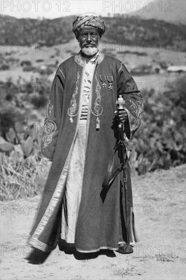 africa, etiopia, anziano capo habab in abito da festa, 1930 1940